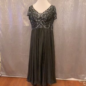 Cameron Blake by Man Cheri beautiful dress